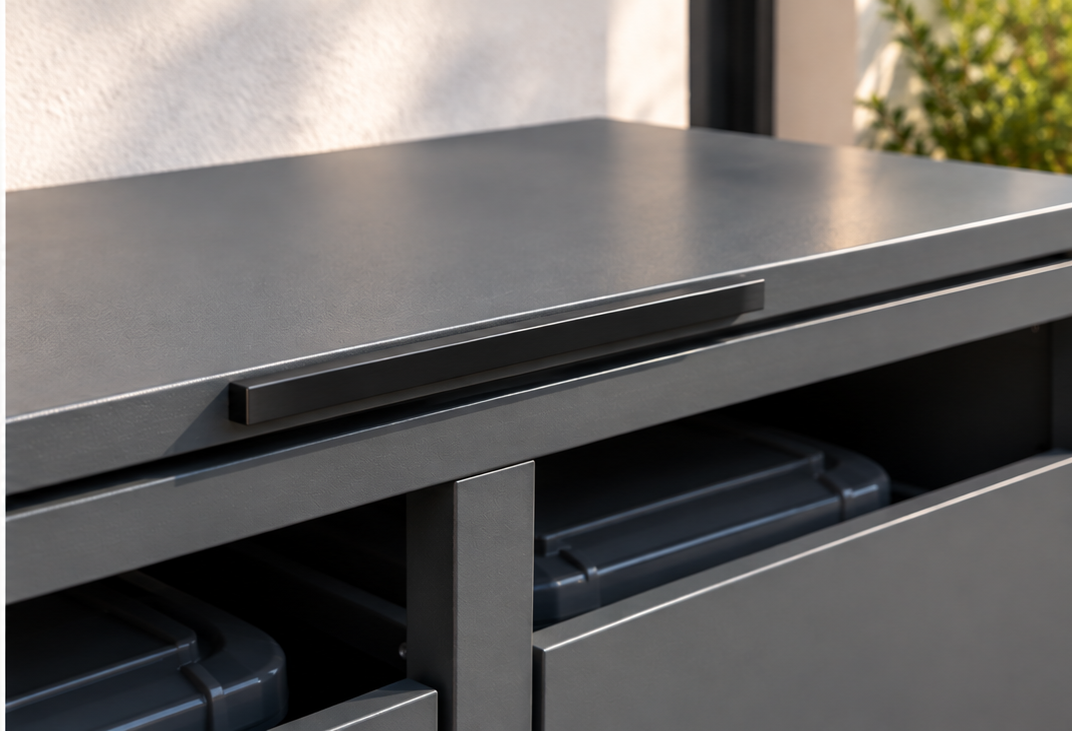 2er Mülltonnenbox Anthrazit – Detail des aufklappbaren Deckels mit schwarzem Griff